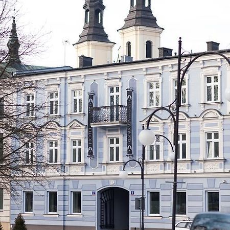 Pod Ratuszem Hotel Wieluń Kültér fotó