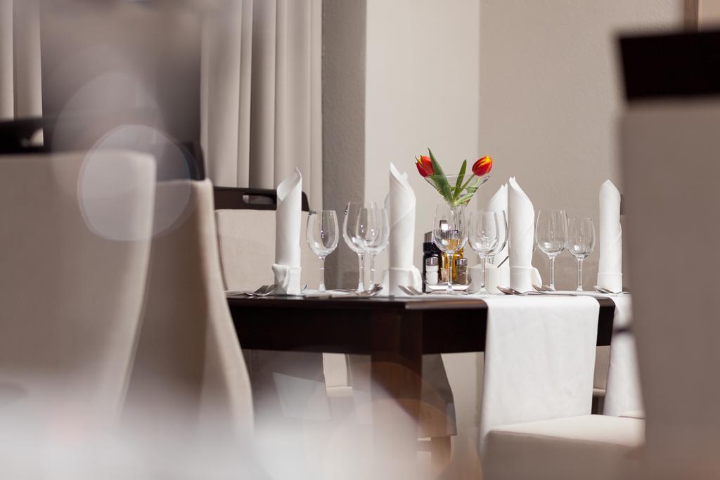 Pod Ratuszem Hotel Wieluń Kültér fotó