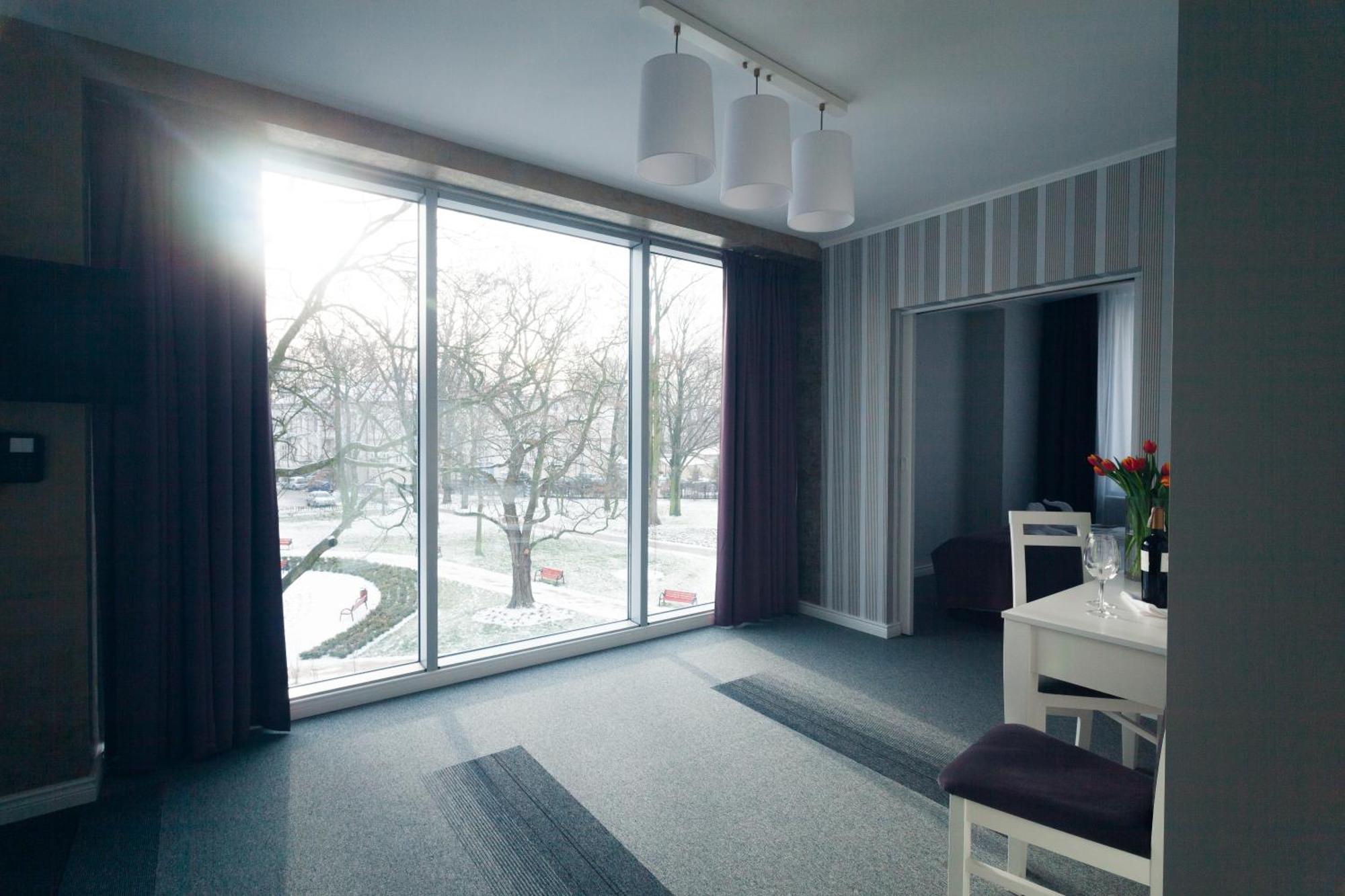 Pod Ratuszem Hotel Wieluń Kültér fotó