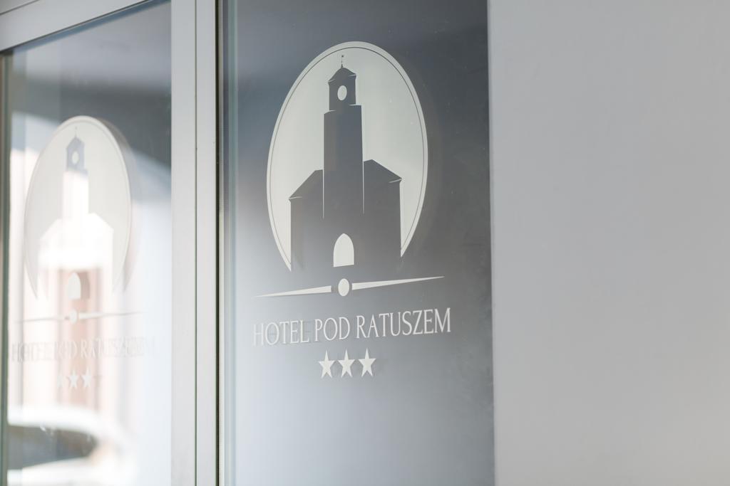 Pod Ratuszem Hotel Wieluń Kültér fotó