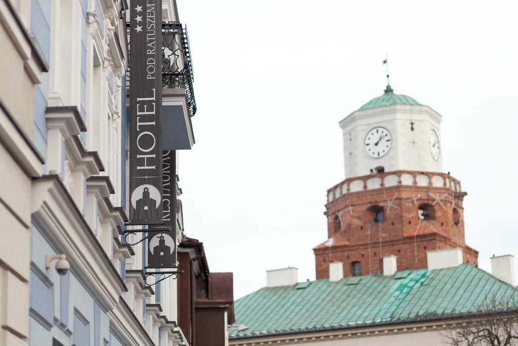 Pod Ratuszem Hotel Wieluń Kültér fotó
