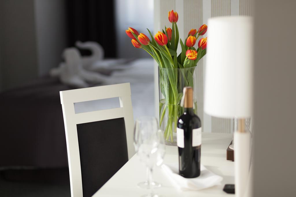 Pod Ratuszem Hotel Wieluń Kültér fotó