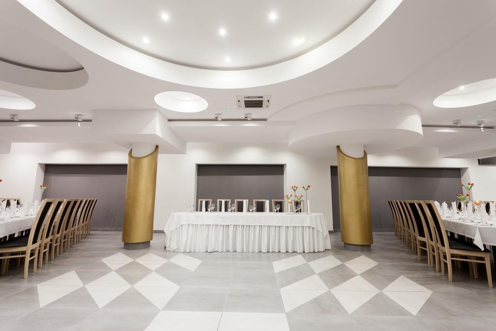 Pod Ratuszem Hotel Wieluń Kültér fotó