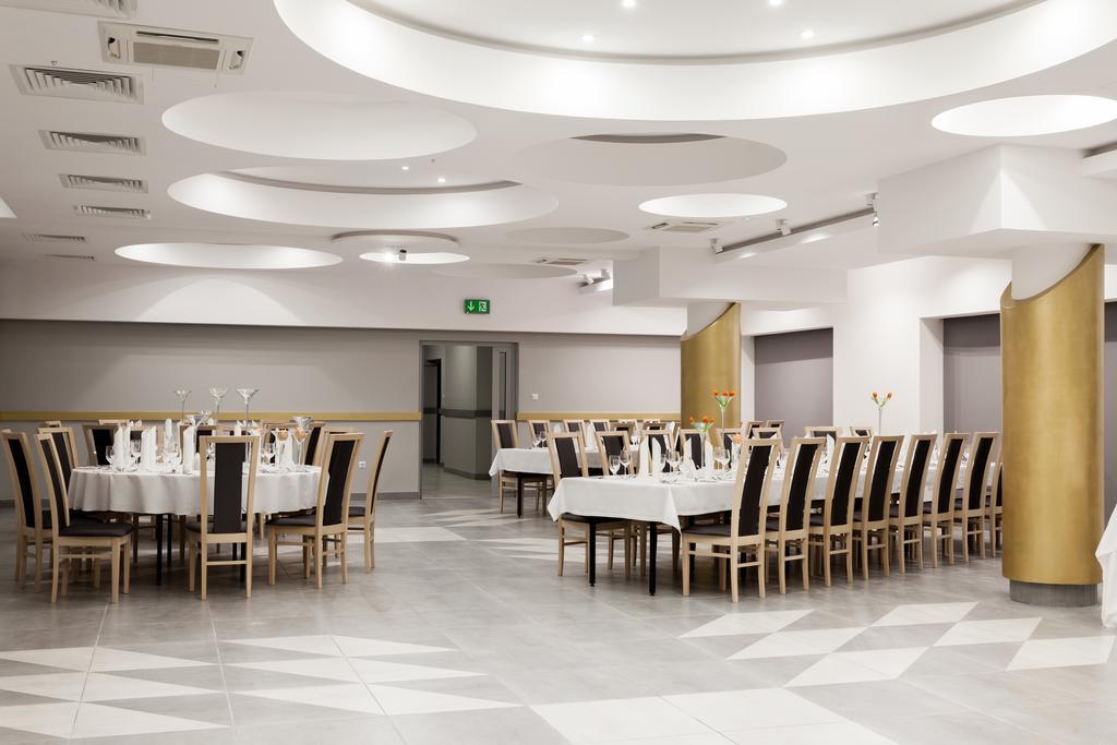 Pod Ratuszem Hotel Wieluń Kültér fotó