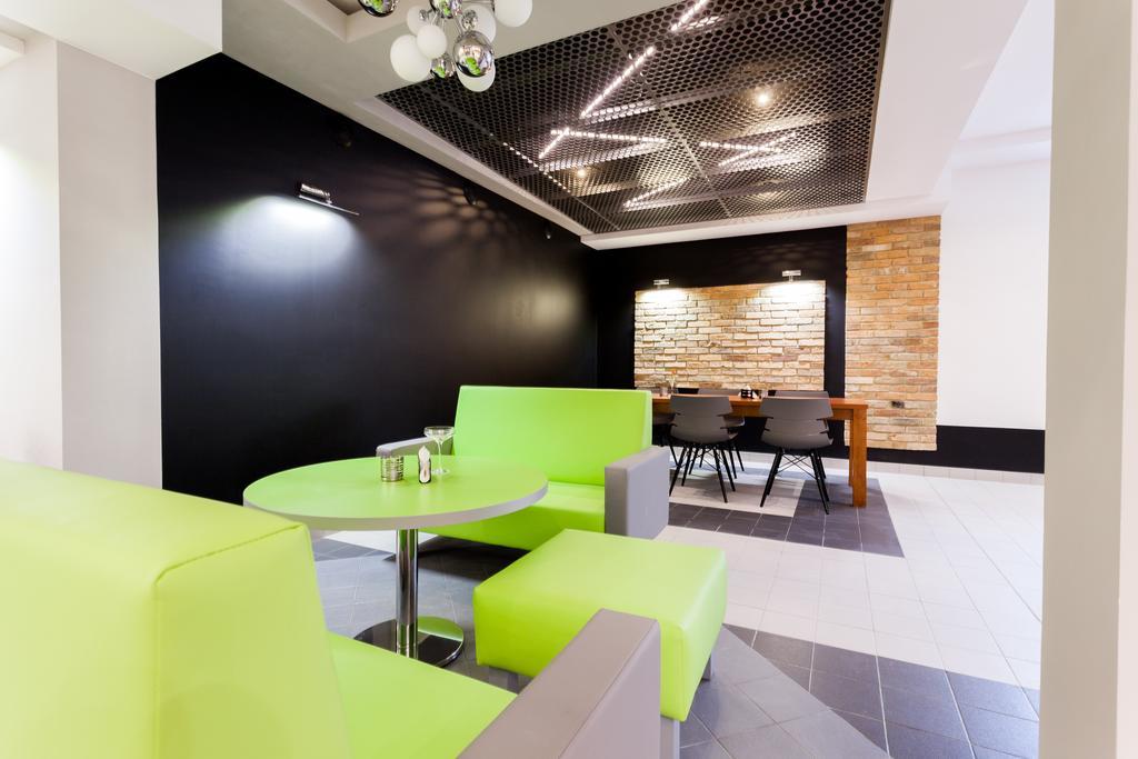 Pod Ratuszem Hotel Wieluń Kültér fotó