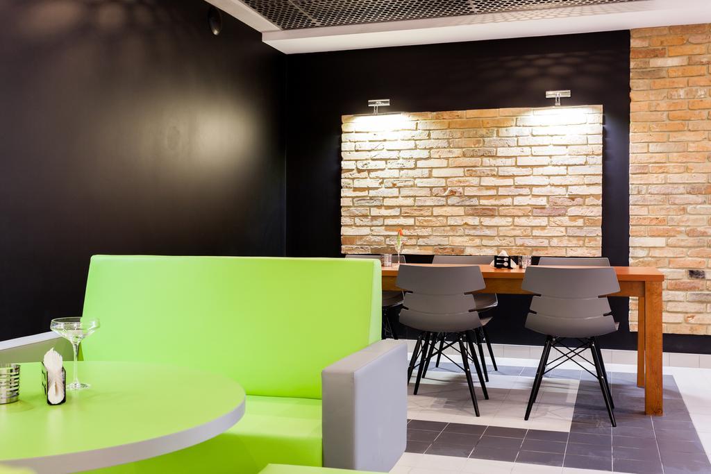 Pod Ratuszem Hotel Wieluń Kültér fotó
