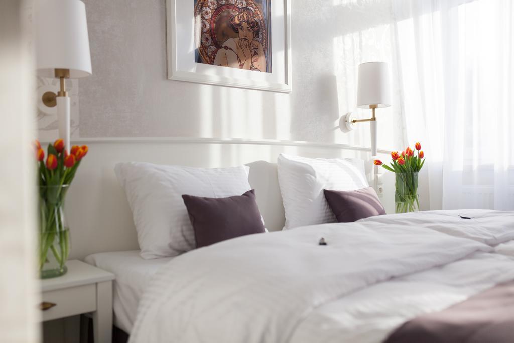 Pod Ratuszem Hotel Wieluń Szoba fotó